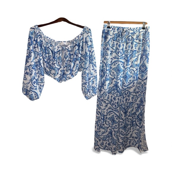 Club L London Blue & White Floral Ensemble 2 PC Sheer Blouse & Pant Beachy Set - Picture 2 of 6